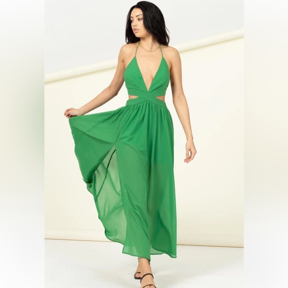Papaya Dresses & Skirts - NWOT Papaya Emerald Green Open Back Maxi Dress. Size Small